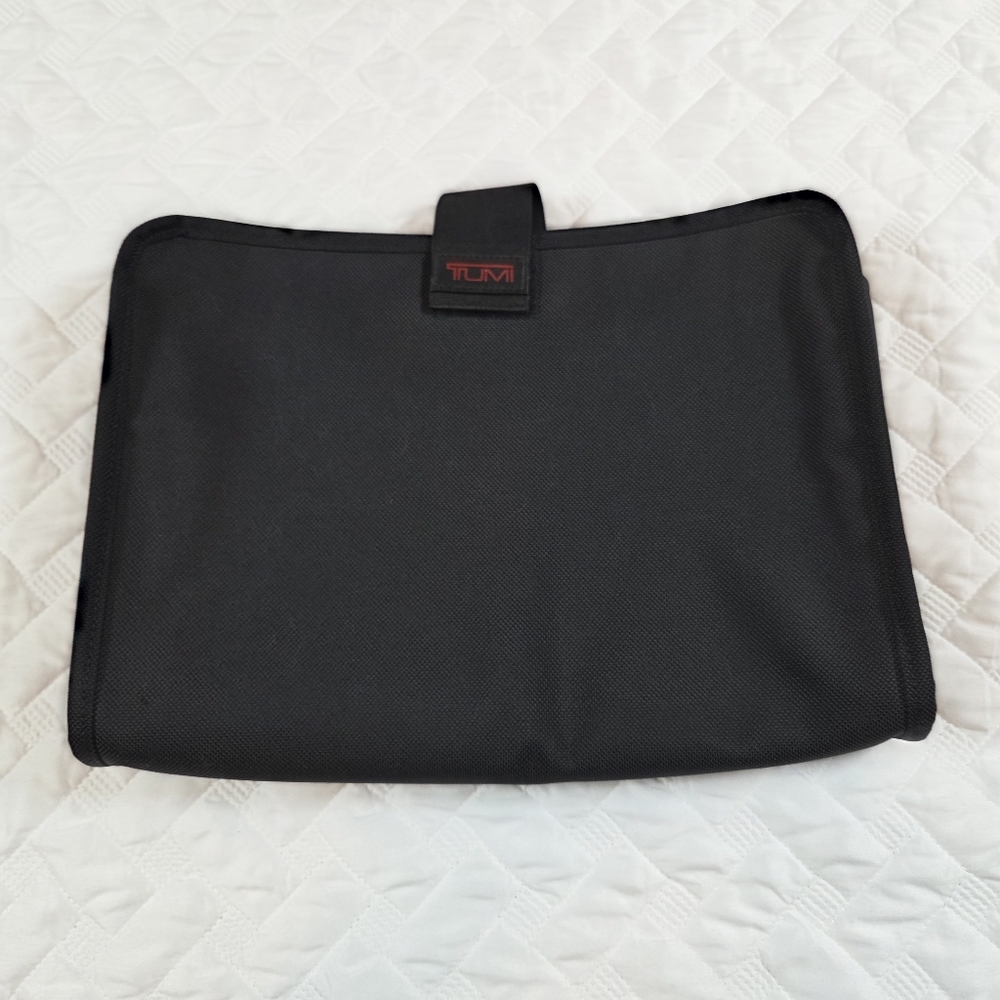 Tumi Black Medium Padded Computer Laptop Cover Flap Closure